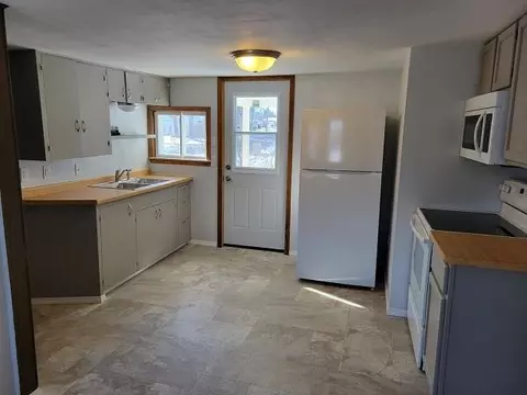 Kitchen - 613 E Becker Rd, Marshfield, WI 54449 photo 2 of 2