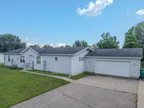 383 W Buehler Ave, Nekoosa, WI 54457