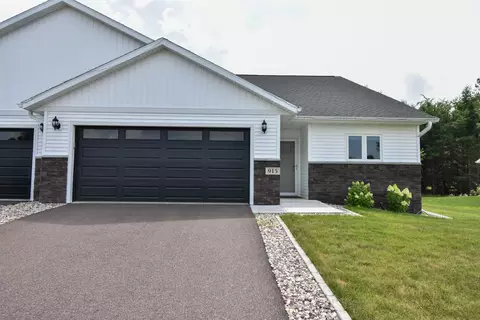915 Green Pastures Trl, Plover, WI 54467