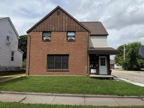 1532 College Ave, Stevens Point, WI 54481