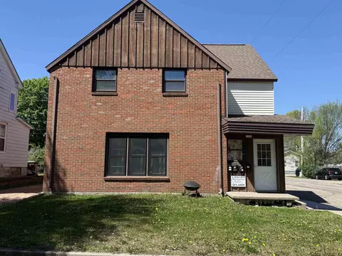 1532 College Ave, Stevens Point, WI 54481