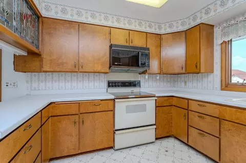 Kitchen - 705 E Main St, Merrill, WI 54452 photo 5 of 8