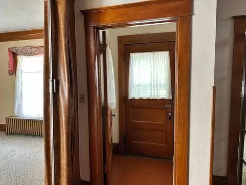 Entry Way - 113 S Cherry Ave, Marshfield, WI 54449 photo 1 of 3