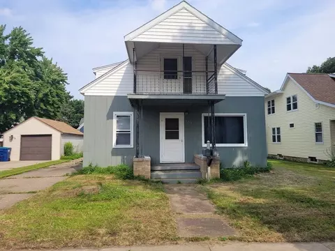Exterior - 1131 S 5th Ave, Wausau, WI 54401 photo 1 of 7