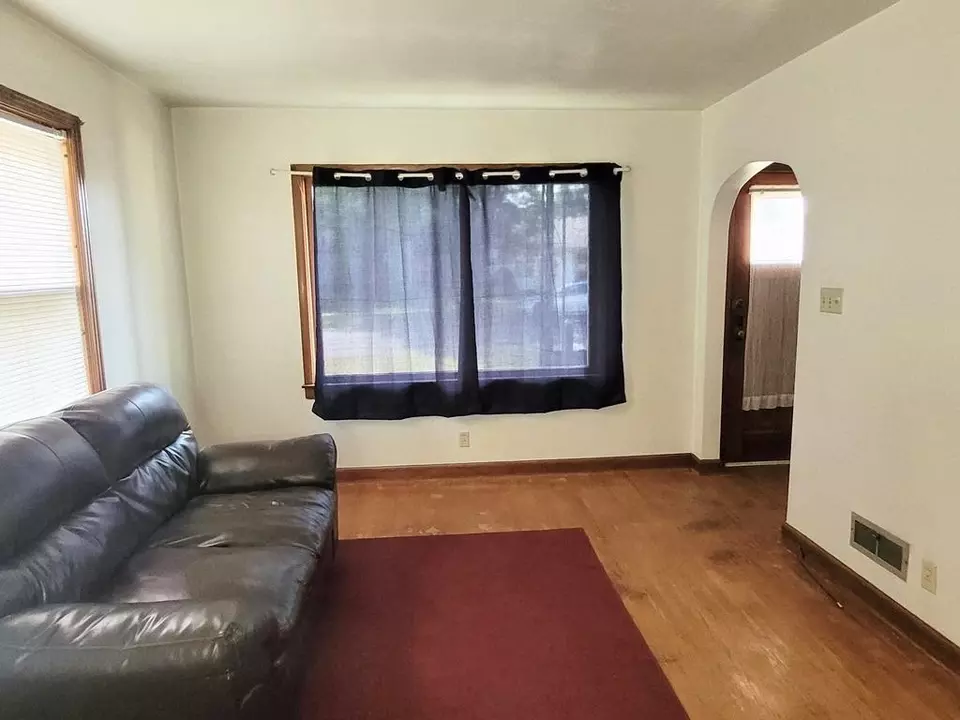 Living - 1131 S 5th Ave, Wausau, WI 54401 photo 3 of 6