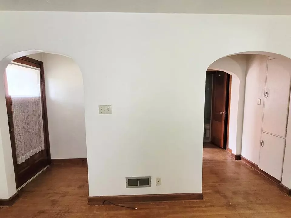 Entry Way - 1131 S 5th Ave, Wausau, WI 54401 photo 1 of 5