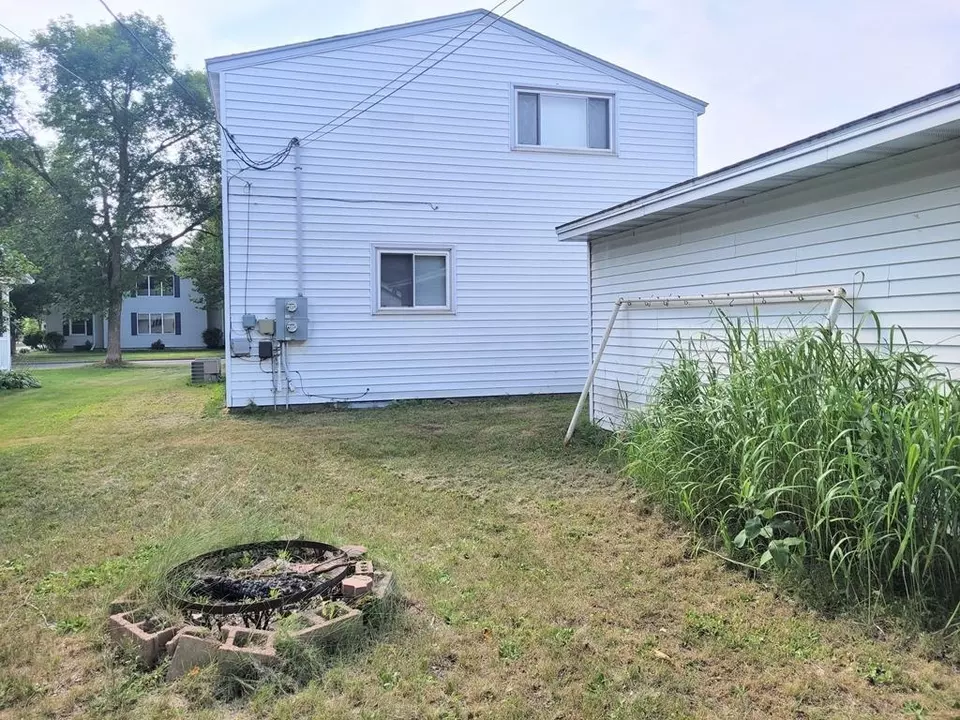 Exterior - 1131 S 5th Ave, Wausau, WI 54401 photo 5 of 7
