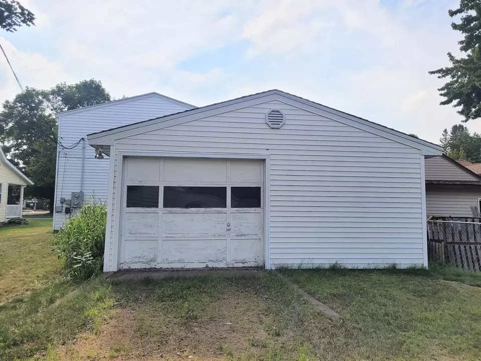 Exterior - 1131 S 5th Ave, Wausau, WI 54401 photo 6 of 7