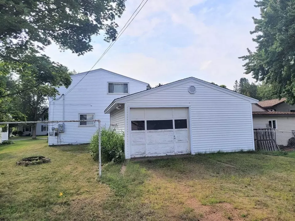 Exterior - 1131 S 5th Ave, Wausau, WI 54401 photo 4 of 7