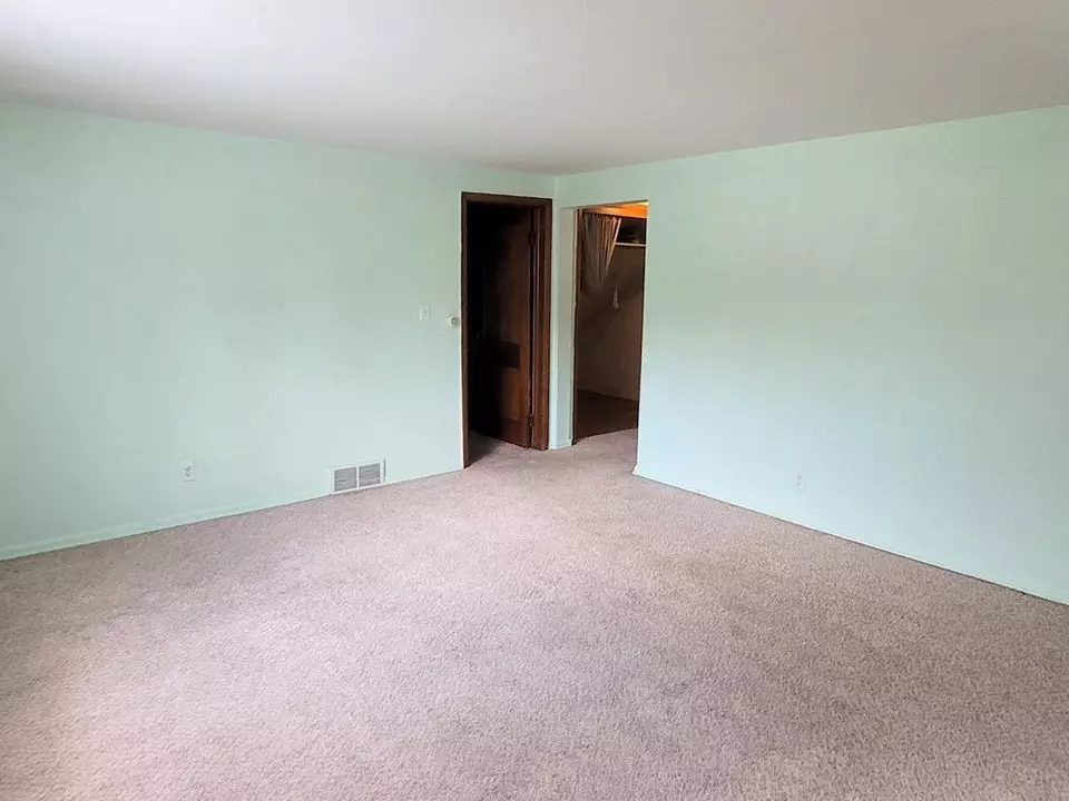 Living - 1131 S 5th Ave, Wausau, WI 54401 photo 5 of 6