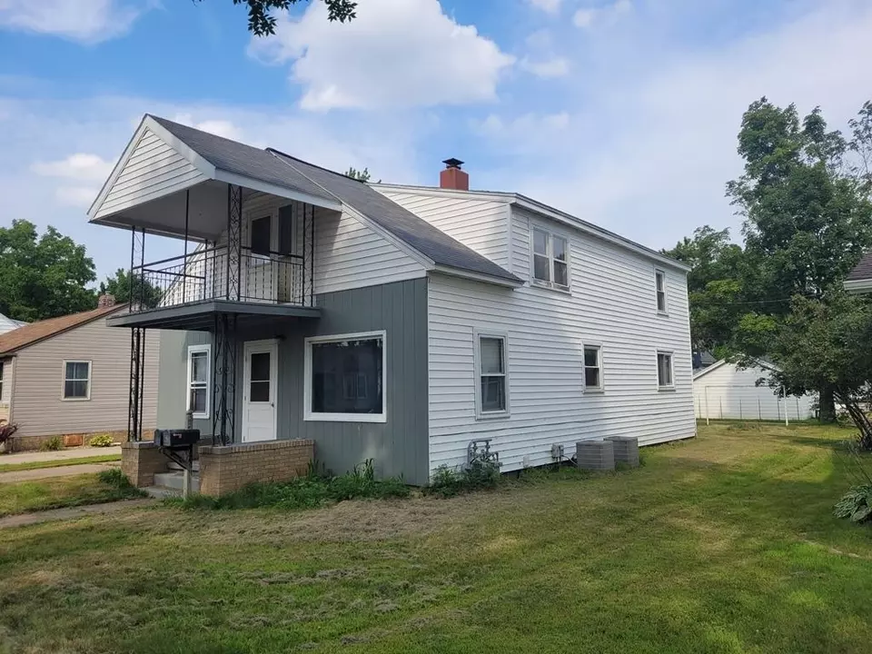 Exterior - 1131 S 5th Ave, Wausau, WI 54401 photo 3 of 7
