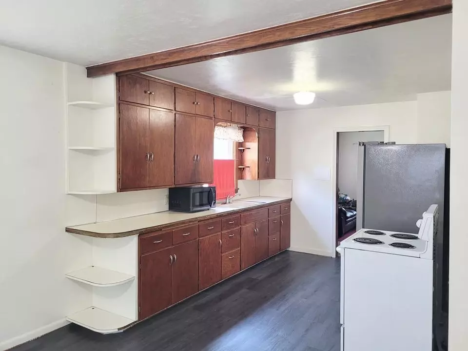 Kitchen - 1131 S 5th Ave, Wausau, WI 54401 photo 3 of 7
