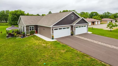 5004-5006 Crestwood Dr, Weston, WI 54476