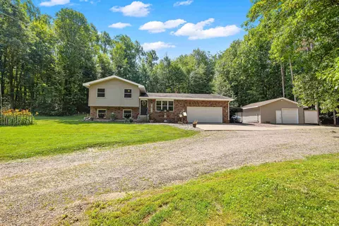 1597 Red Pine Ln, Stevens Point, WI 54481