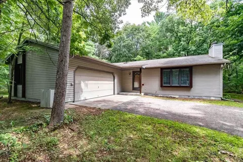 8911 Bainbridge Trl, Wisconsin Rapids, WI 54494