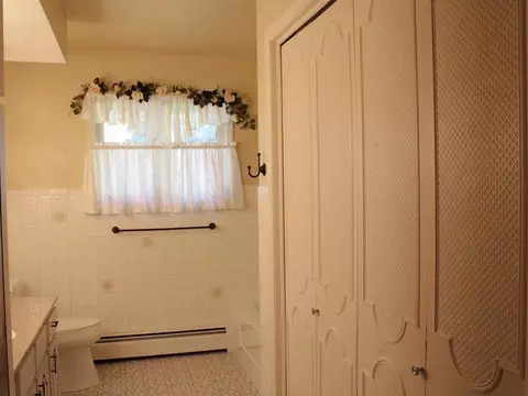 Bath - 416 E Beech St, Edgar, WI 54426 photo 4 of 8