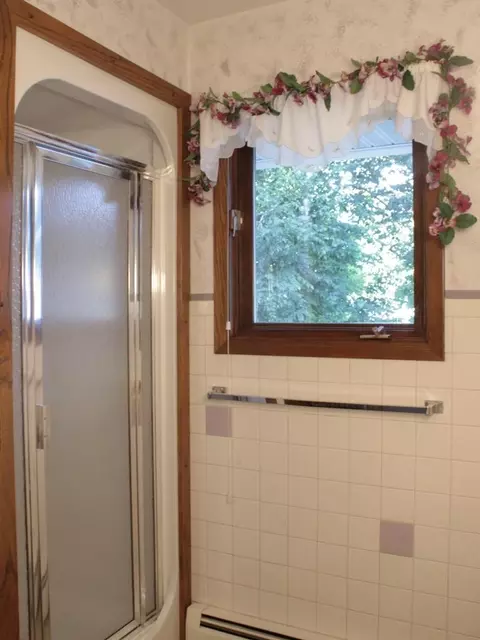 Bath - 416 E Beech St, Edgar, WI 54426 photo 2 of 8