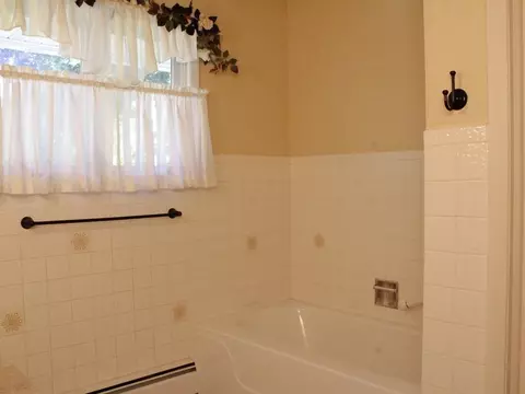 Bath - 416 E Beech St, Edgar, WI 54426 photo 5 of 8
