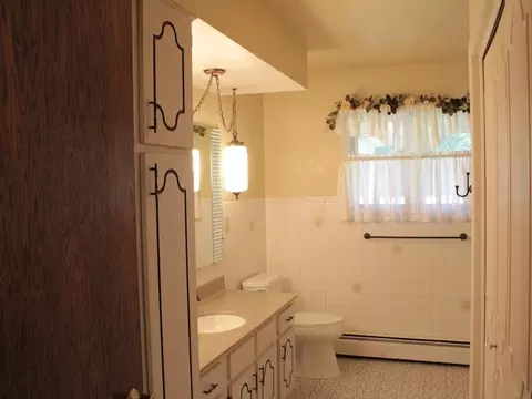 Bath - 416 E Beech St, Edgar, WI 54426 photo 3 of 8