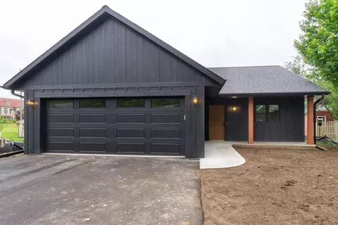 704 Thornapple St, Marathon, WI 54448