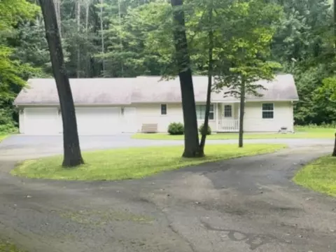 e1218 North Lake Road, Iola, WI 54945