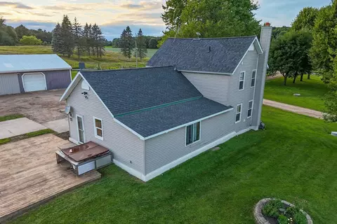 Exterior - e2290 Flaata Road, Iola, WI 54945 photo 3 of 10