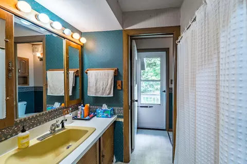 Bath - 41 Lake Dr, Gresham, WI 54128 photo 2 of 2