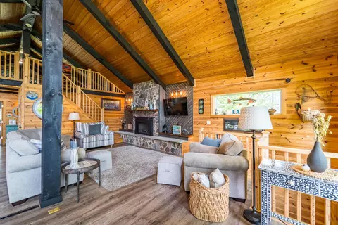 Living - 41 Lake Dr, Gresham, WI 54128 photo 5 of 5
