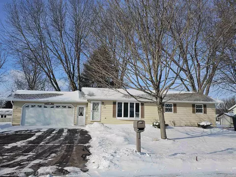 2706 S Maywood Ave, Marshfield, WI 54449