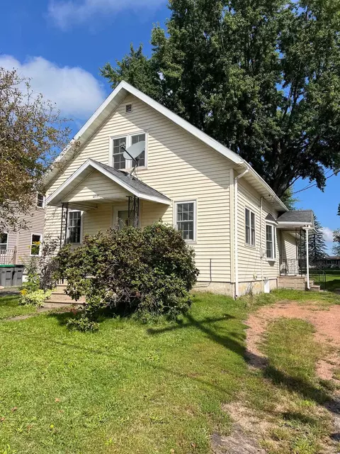 472 Main St, Junction City, WI 54443