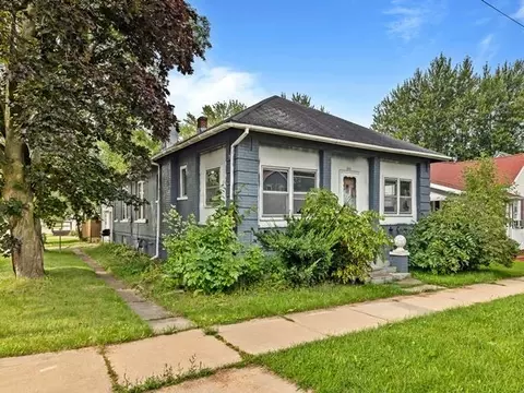 400 W Arnold St, Marshfield, WI 54449