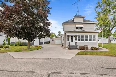 166 Steger St, Redgranite, WI 54970