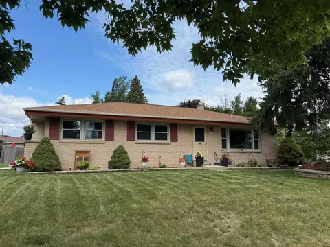 5610 W Bottsford Ave, Greenfield, WI 53220