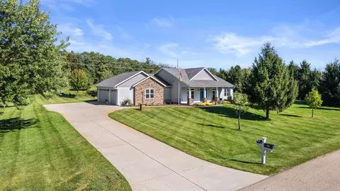8896 Glory Ln, Amherst Junction, WI 54407