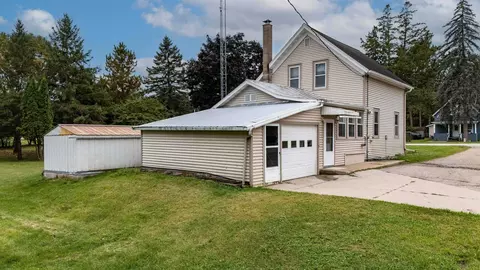 275 S Main St, Iola, WI 54945 photo 8