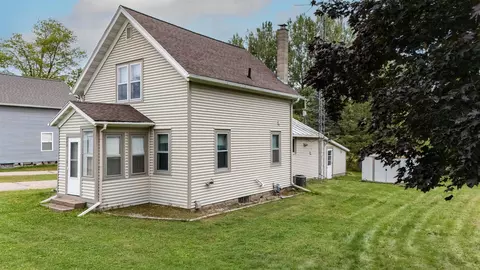 275 S Main St, Iola, WI 54945 photo 9