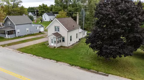 275 S Main St, Iola, WI 54945 photo 4