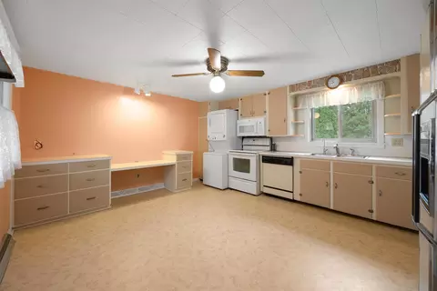 275 S Main St, Iola, WI 54945 photo 16