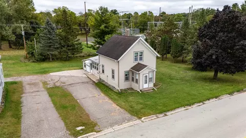 275 S Main St, Iola, WI 54945 photo 6