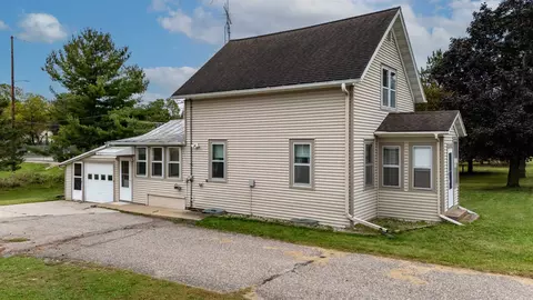 275 S Main St, Iola, WI 54945 photo 7