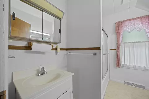 275 S Main St, Iola, WI 54945 photo 20