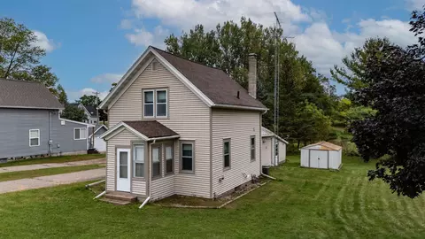 275 S Main St, Iola, WI 54945 photo 2