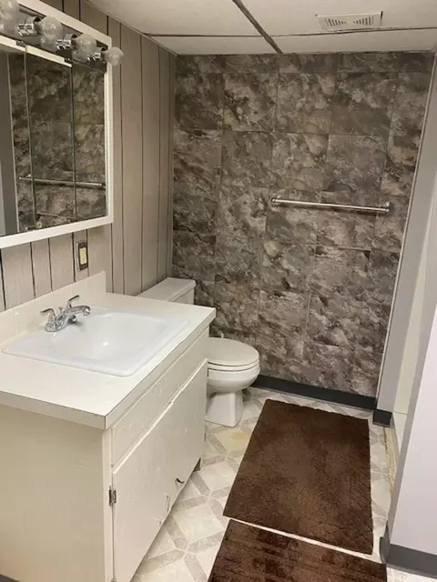 Bath - 808 12th St, Mosinee, WI 54455 photo 4 of 5