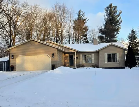 2201 W Breezewood Ct, Plover, WI 54467
