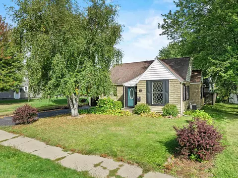 907 S Oak Ave, Marshfield, WI 54449