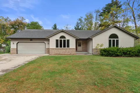 440 Beverly Dr, Amherst, WI 54406
