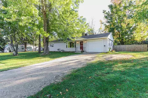 185 Adams St, Iola, WI 54945