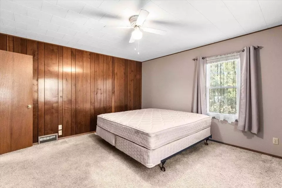 Bedroom - 10520 Rangeline Rd, Wisconsin Rapids, WI 54494 photo 4 of 9