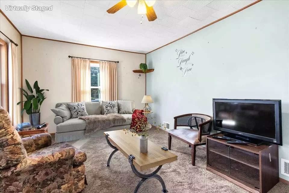 Living - 10520 Rangeline Rd, Wisconsin Rapids, WI 54494 photo 4 of 4