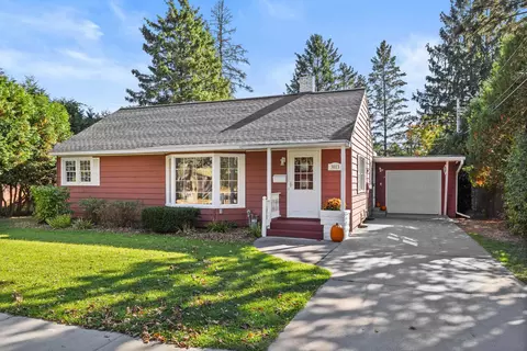 3013 College Ave, Stevens Point, WI 54481